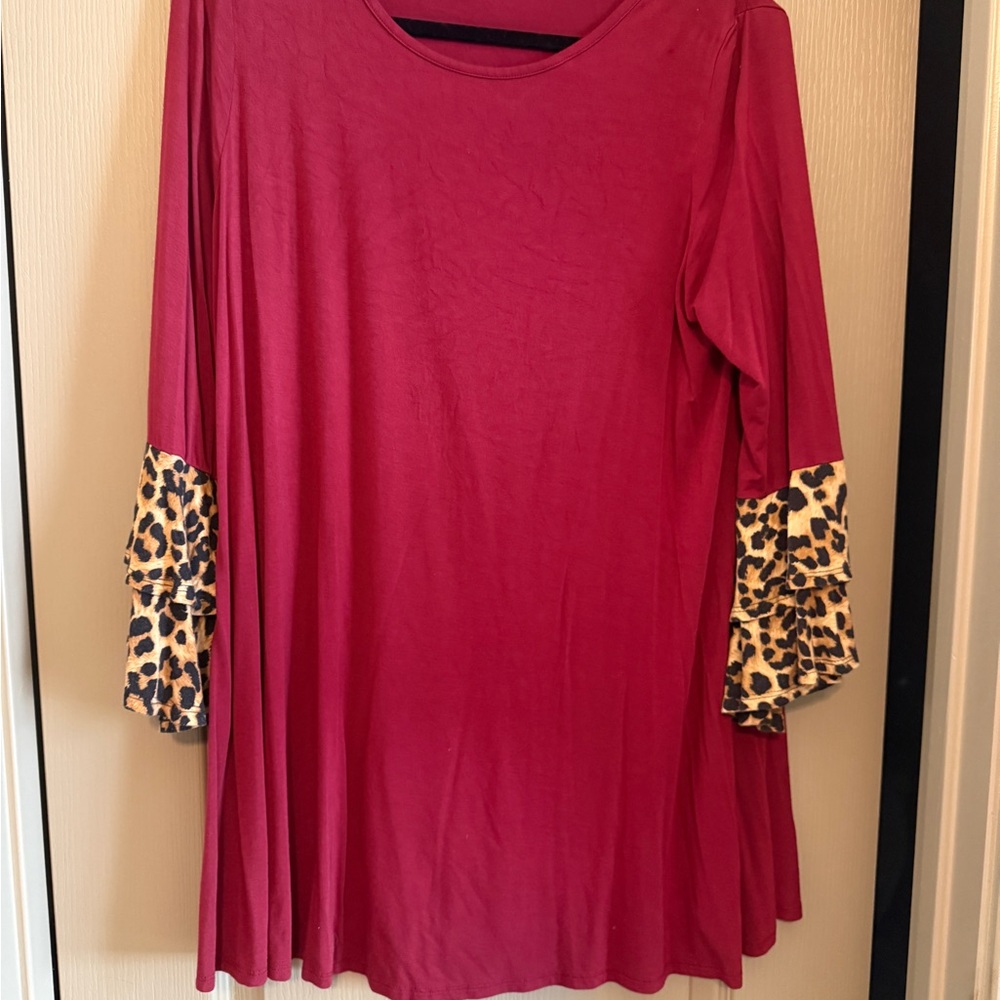 Women's Chic Soul Burgundy Leopard Sleeve Top